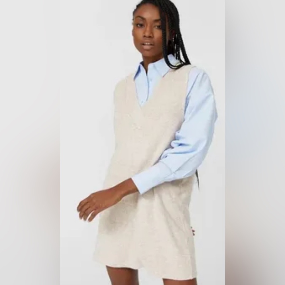 “If It Were Me” sweater vest dress tunic in a cream colour front pockets size m